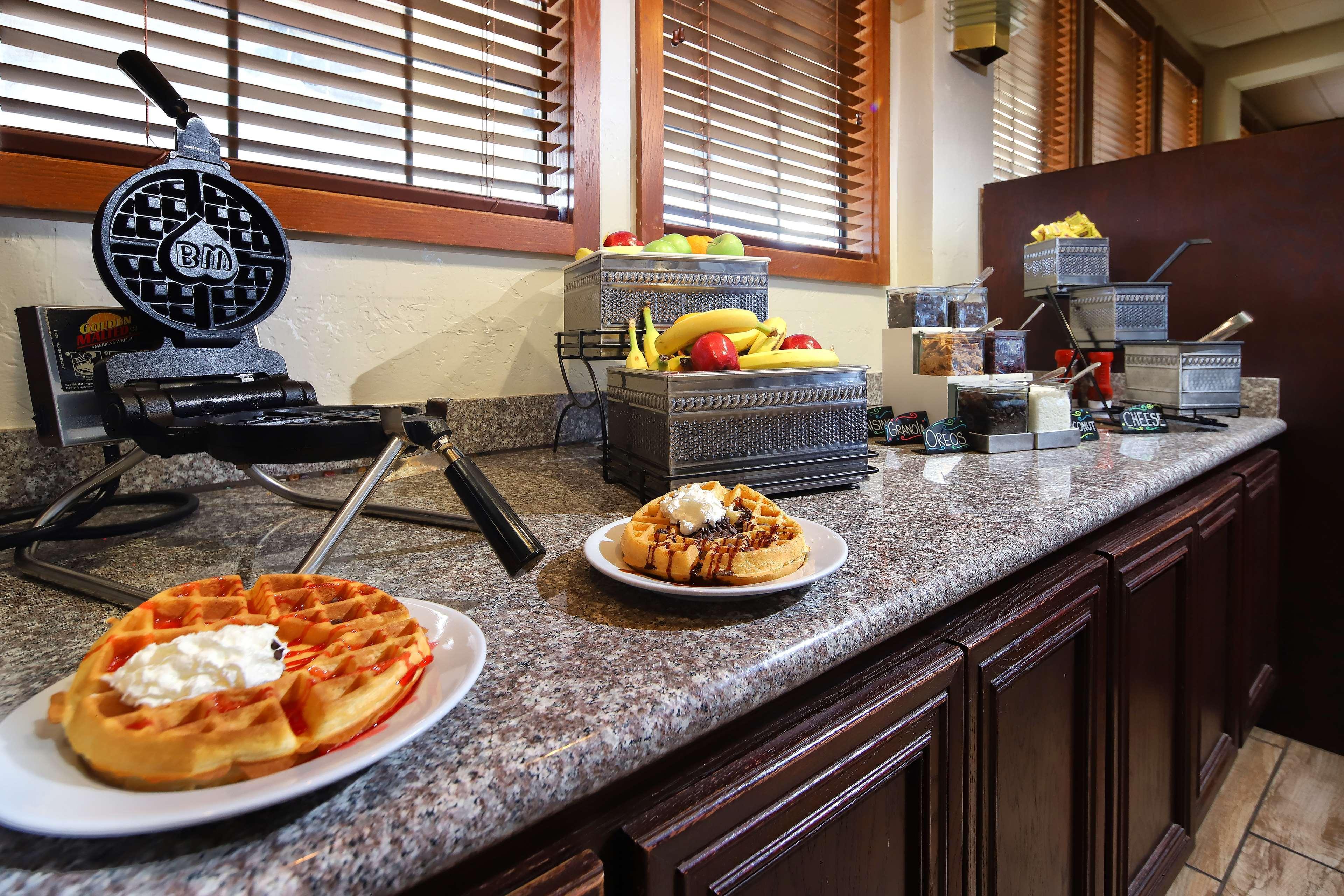 Wyndham Tucson Airport Hotel & Conference Center Экстерьер фото