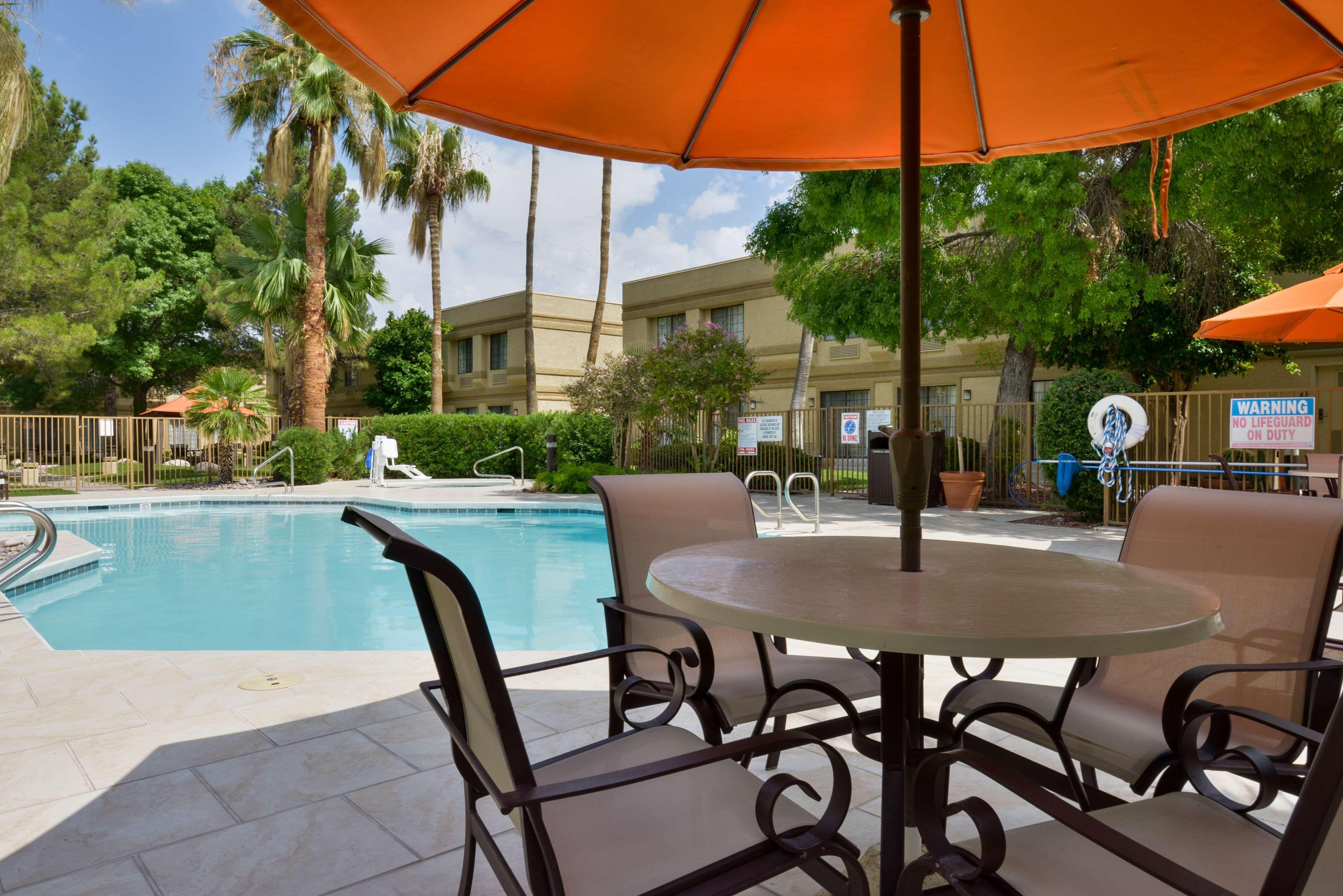 Wyndham Tucson Airport Hotel & Conference Center Экстерьер фото