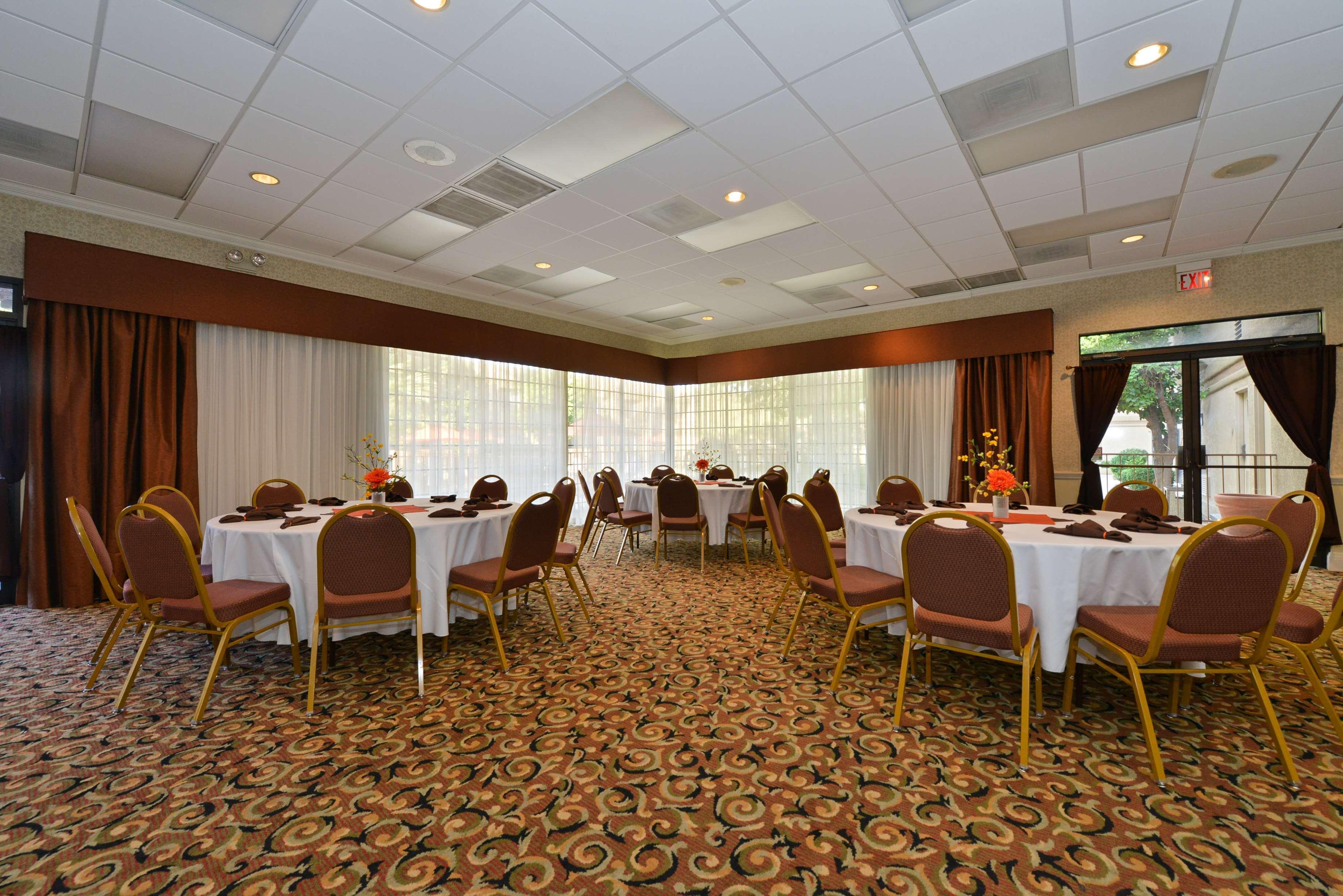 Wyndham Tucson Airport Hotel & Conference Center Экстерьер фото