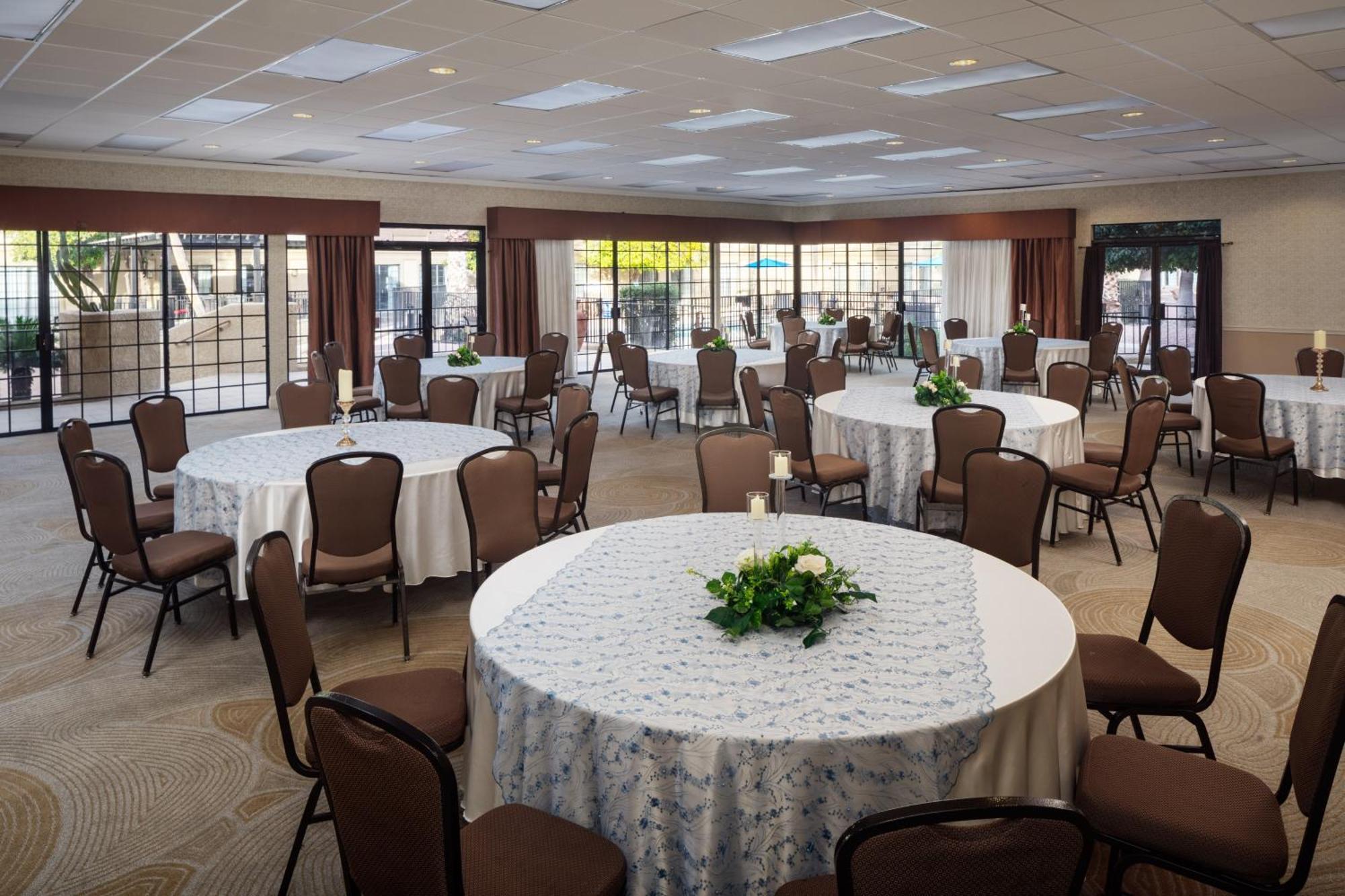 Wyndham Tucson Airport Hotel & Conference Center Экстерьер фото