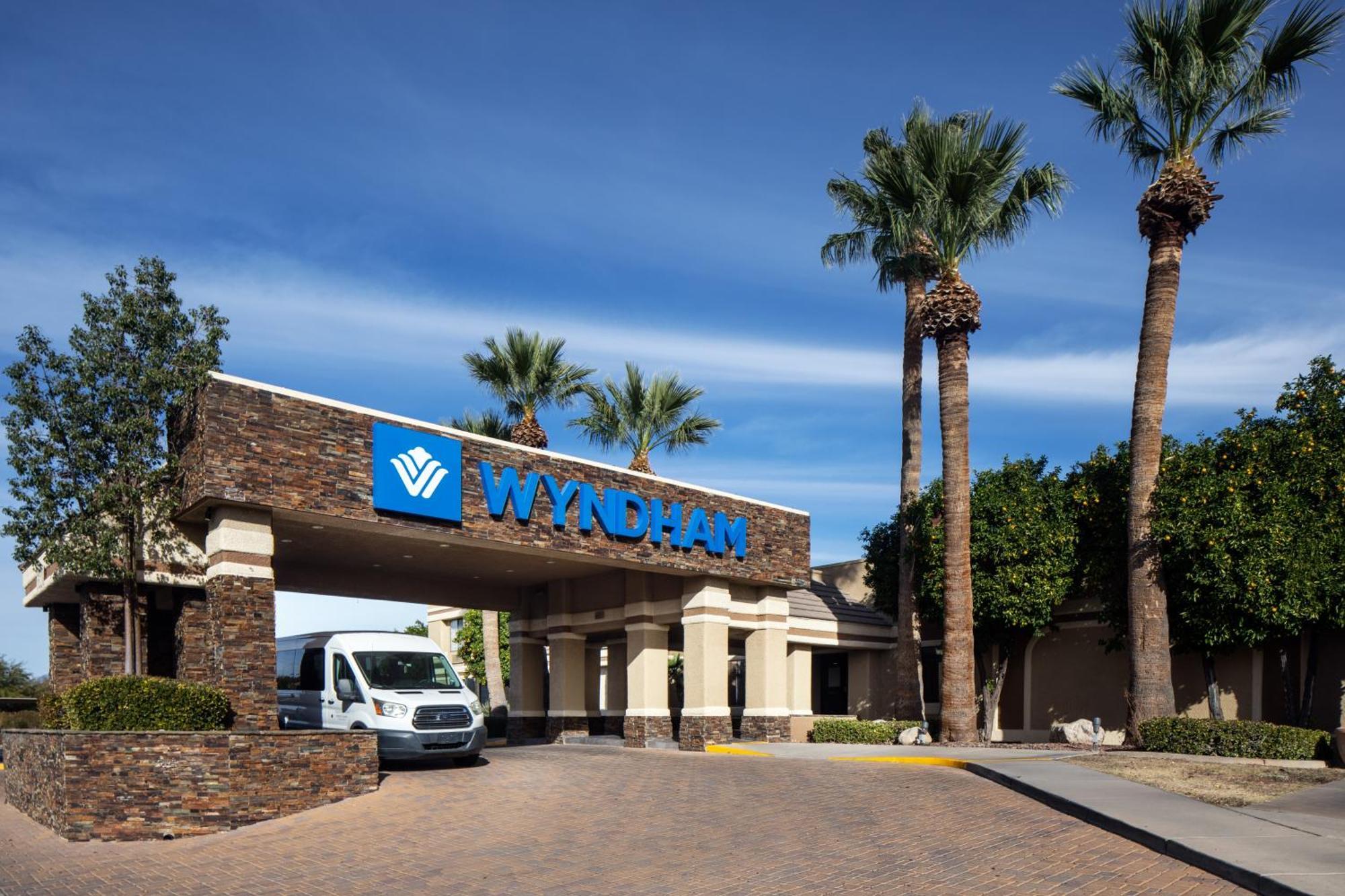 Wyndham Tucson Airport Hotel & Conference Center Экстерьер фото