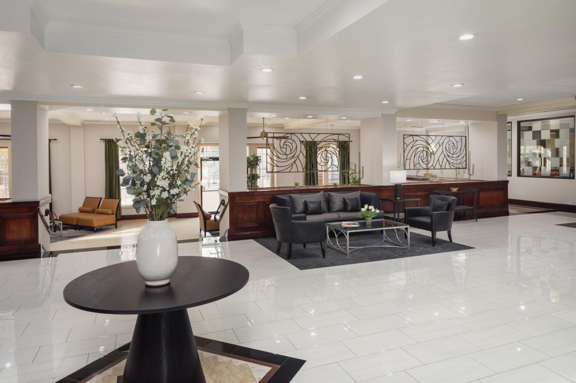 Wyndham Tucson Airport Hotel & Conference Center Экстерьер фото